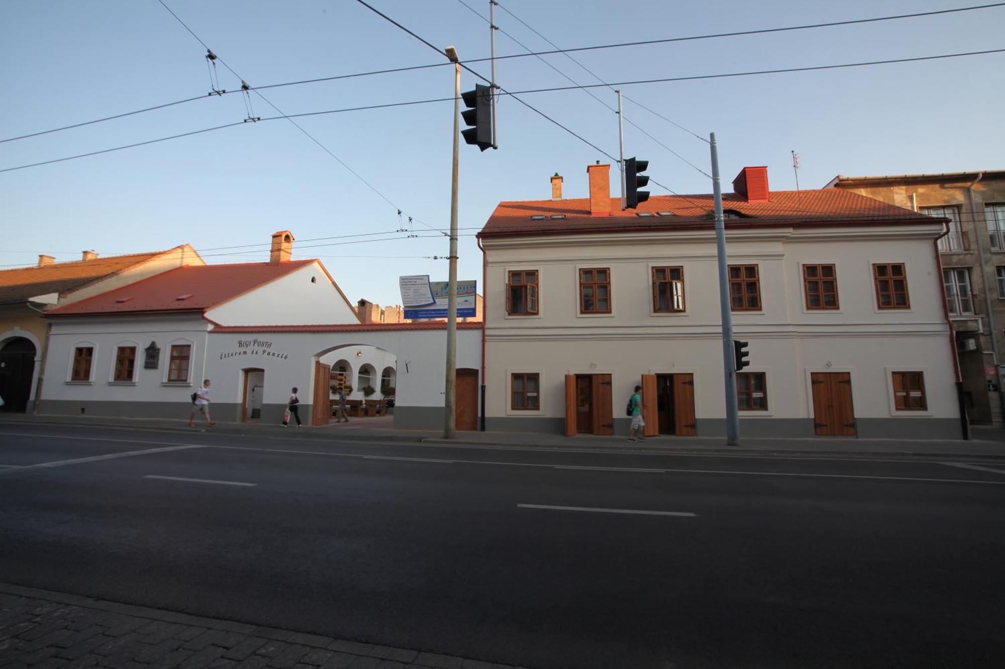 Regi Posta Etterem Es Fogado Hotell Debrecen Exteriör bild